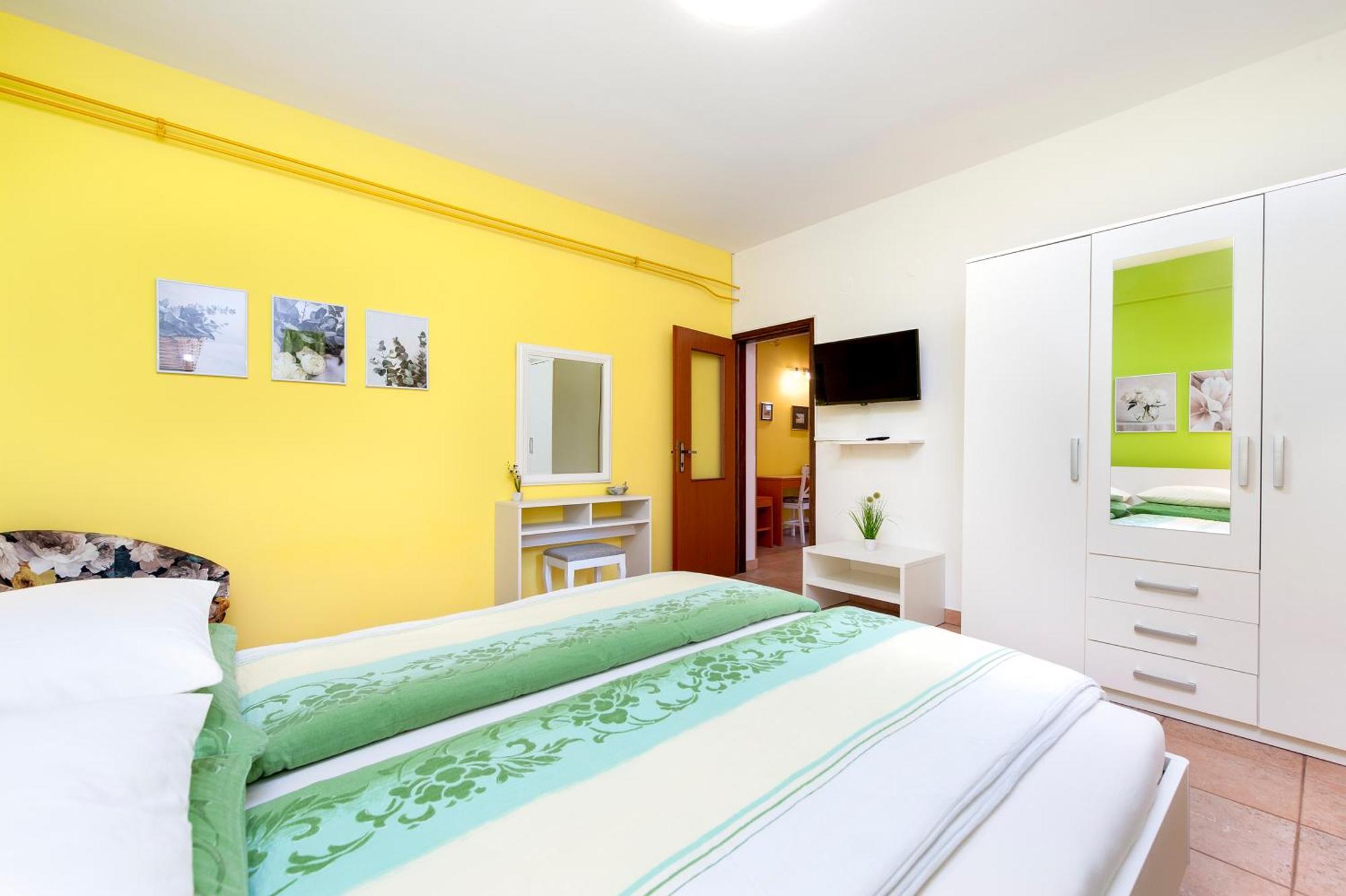 Apartments Erik B&B Adults Only Ровинь Экстерьер фото